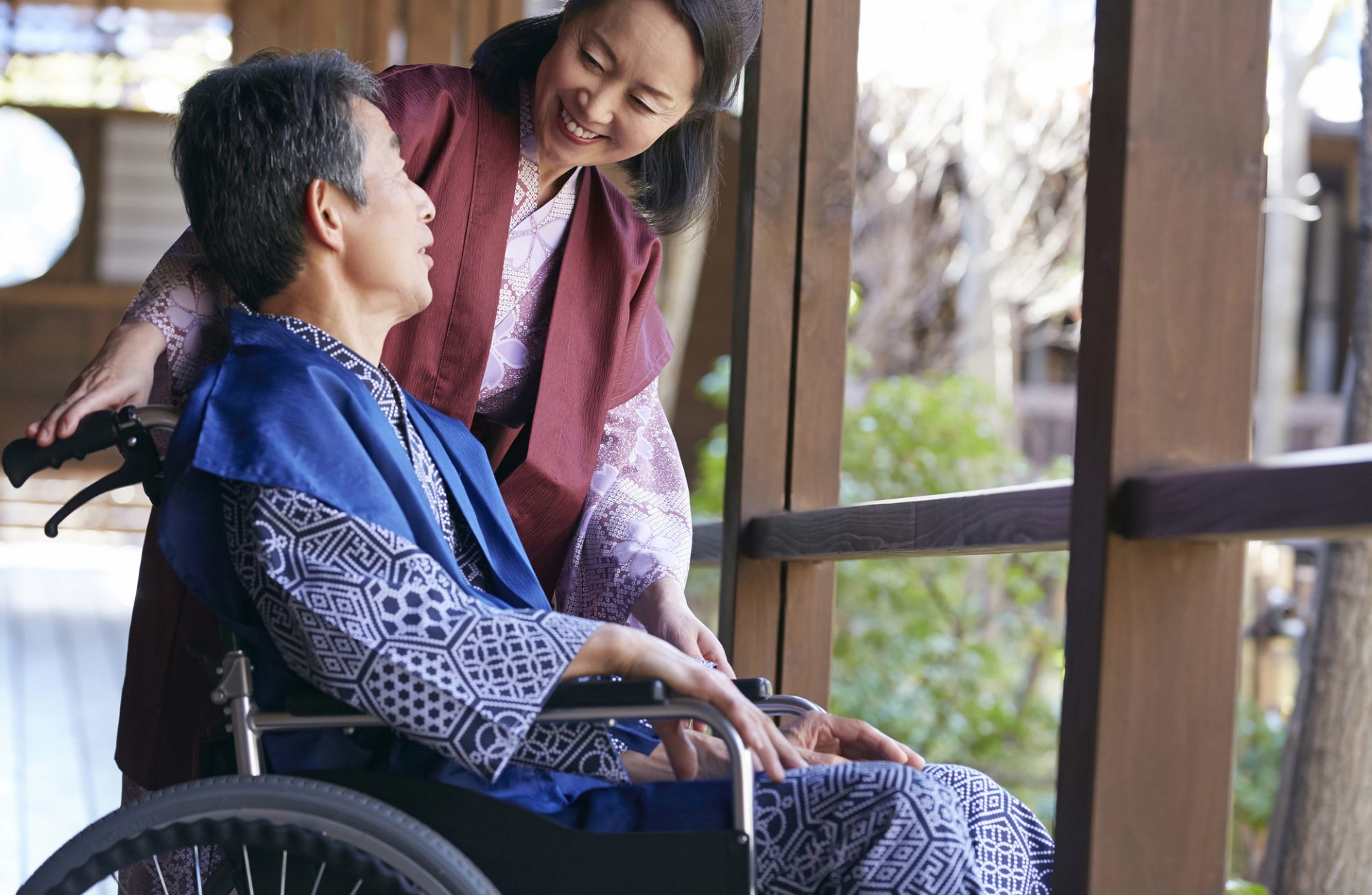 トラベルヘルパーになるには 働くにはどうしたらいい 転職するメリット デメリット 向いている人 求人情報を調査 介護のお役立ち情報