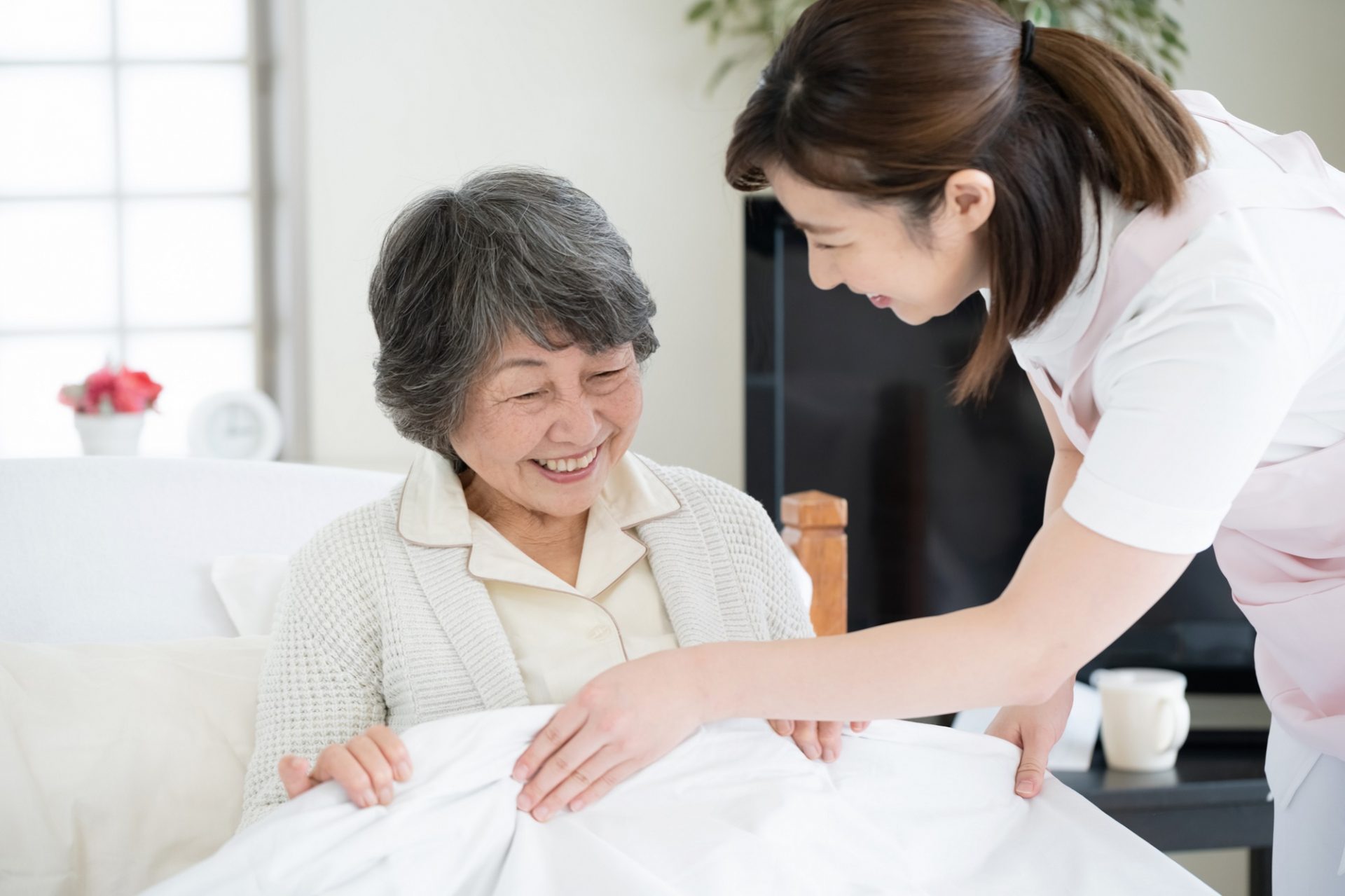 介護補助 介護助手になるには 働くにはどうしたらいい 転職するメリット デメリット 向いている人 求人情報を調査 介護のお役立ち情報